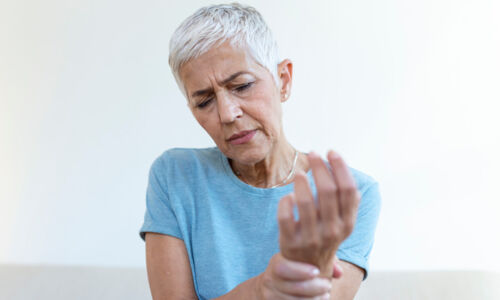 Schmerzende Gelenke durch Arthritis | © 2025 Westerhoff GmbH Damme